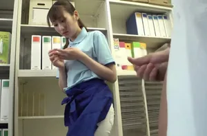Cô gái tóc vàng đang thủ dâm cận cảnh