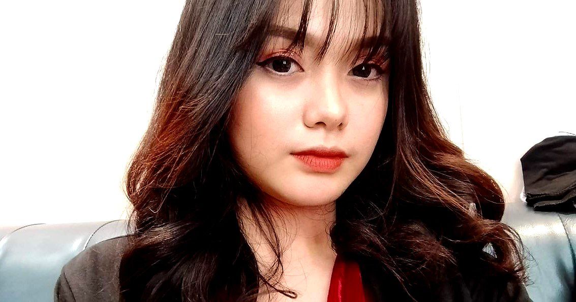 Ba mẹ đi vắng, anh trai ở nhà gạ làm tình với cô em gái